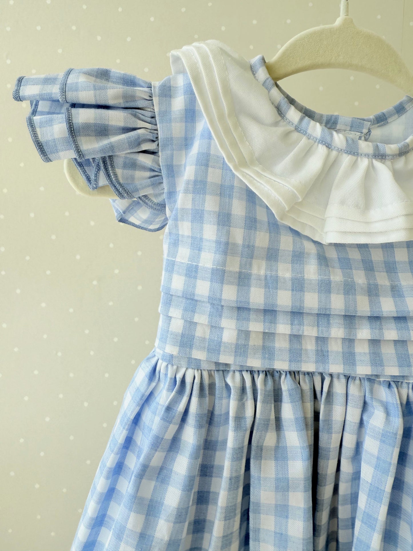 Vestido cuadros con olán