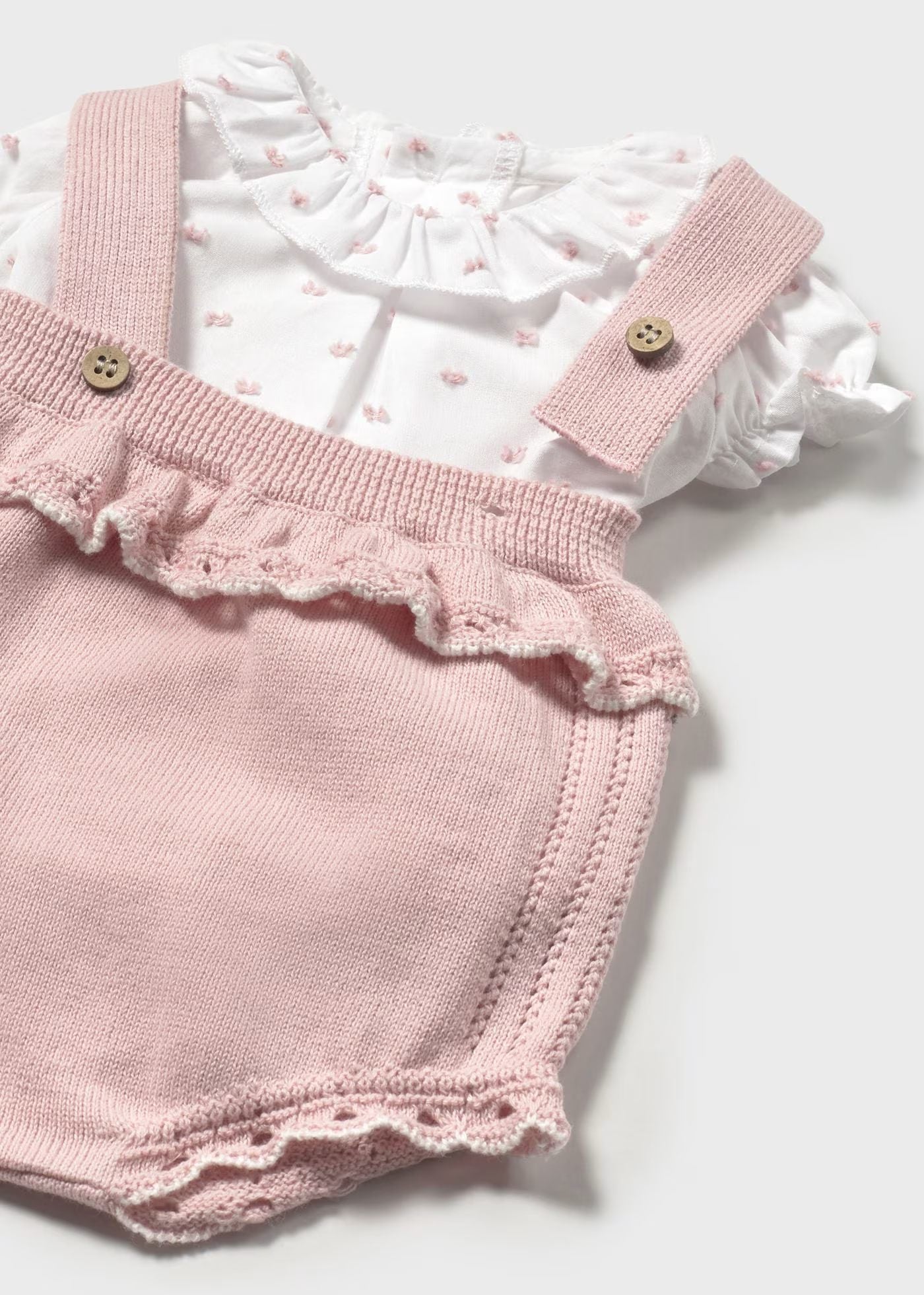 Conjunto peto tejido y blusa
