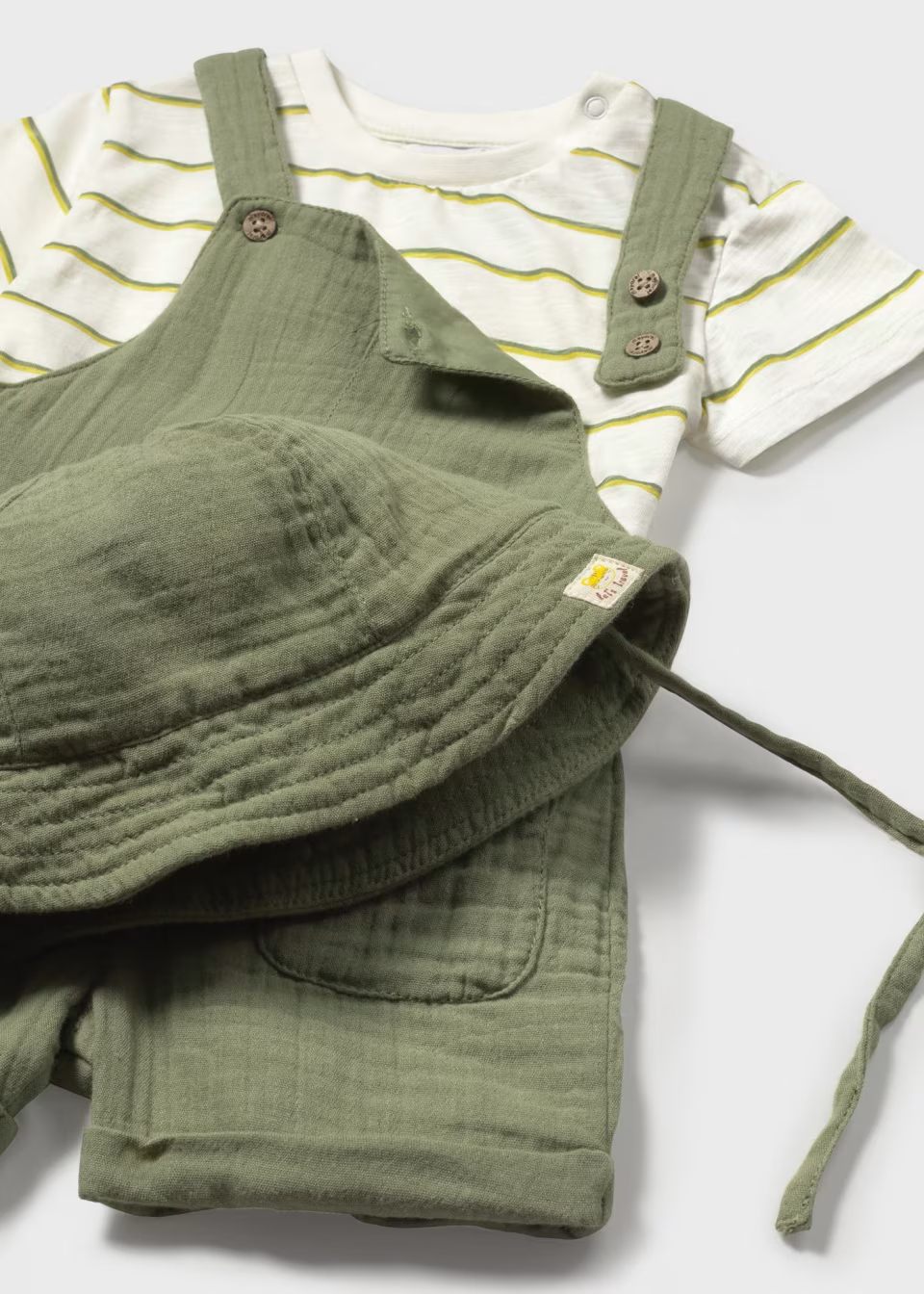 Conjunto 3 piezas peto con gorro