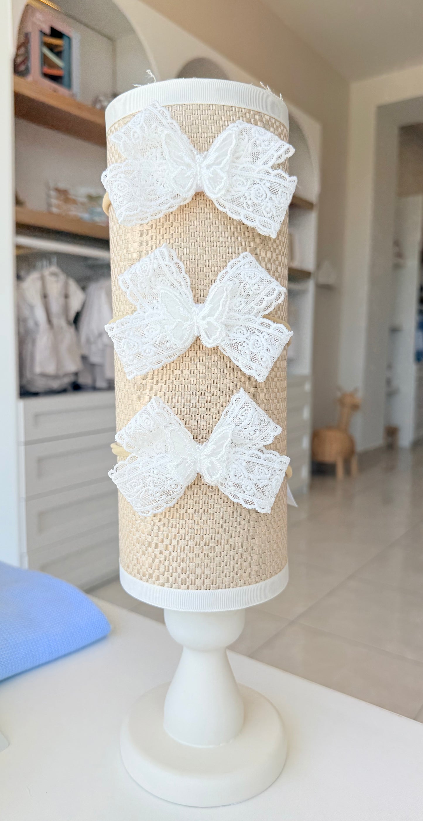 Bandita de encaje con mariposa