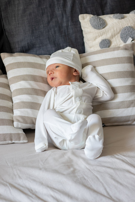 Mameluco magnético con gorro