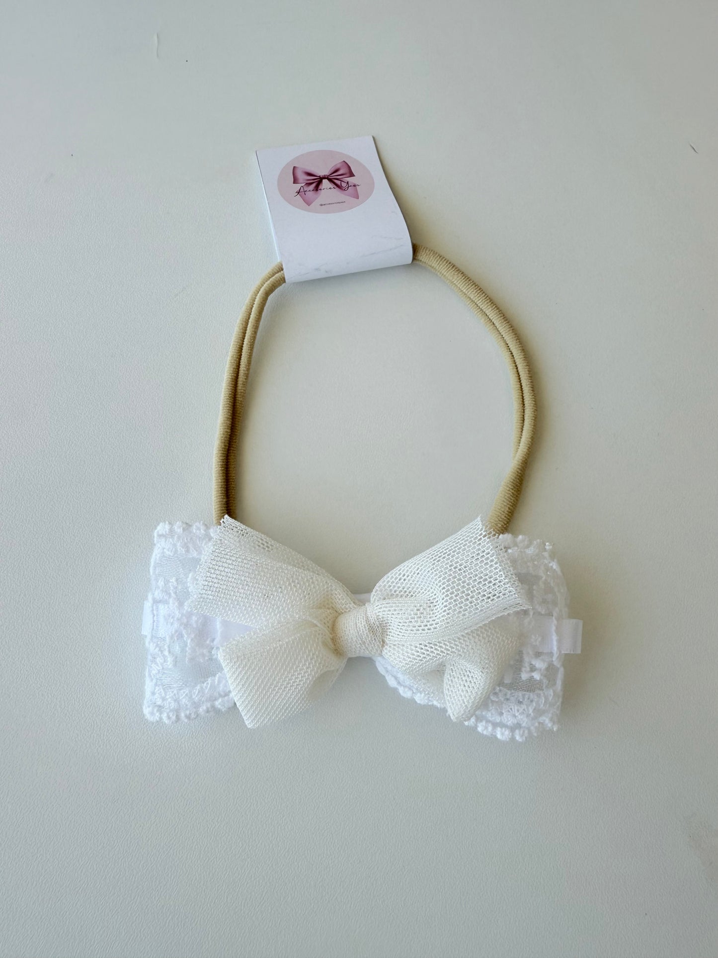 Bandita de encaje con listón y moño