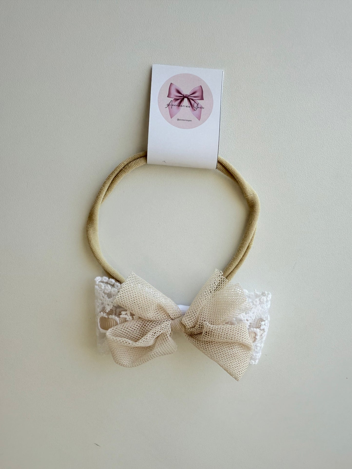 Bandita de encaje con listón y moño