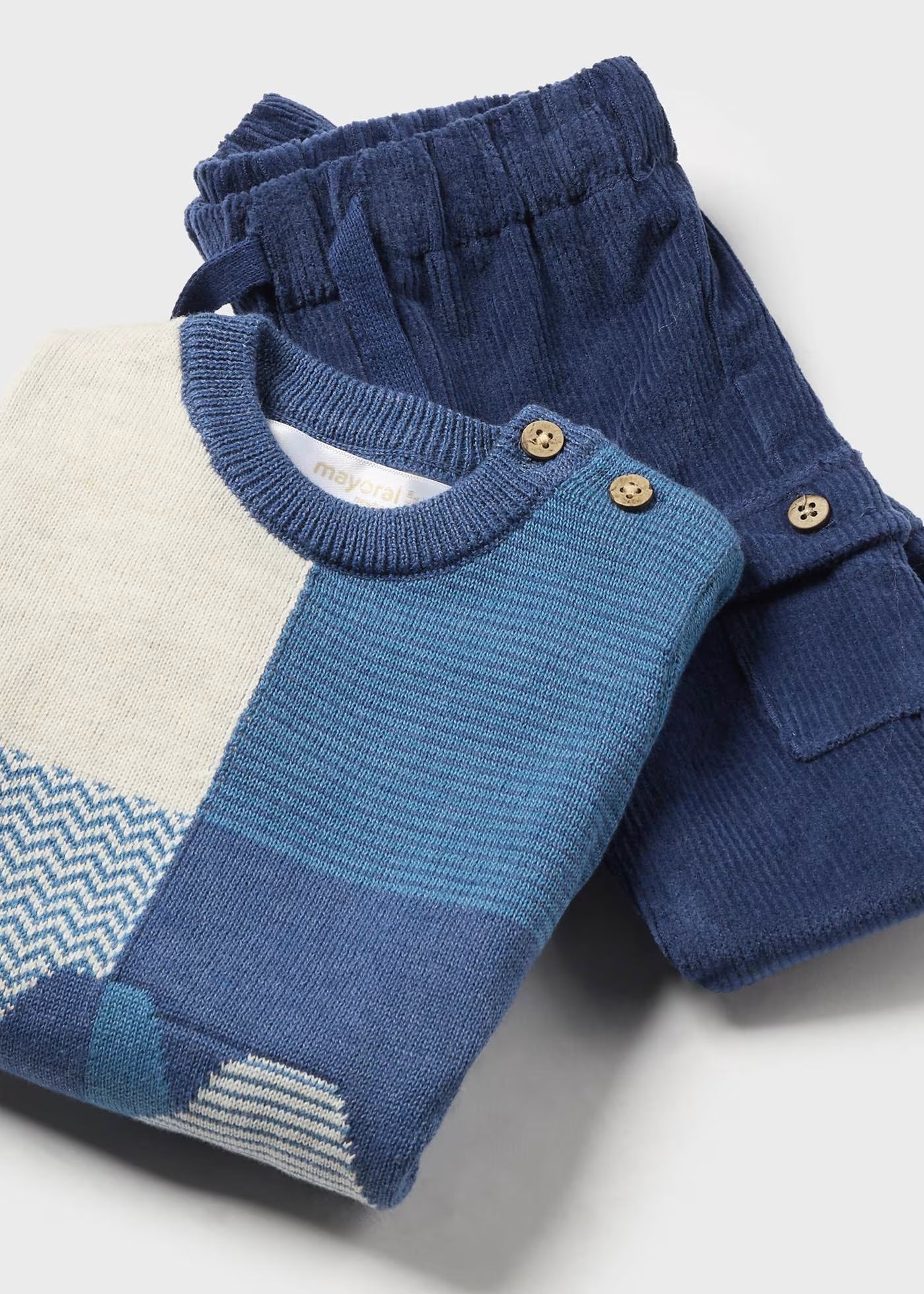 Conjunto pantalón y suéter