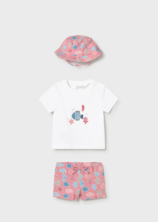 Traje de baño con camiseta y gorro