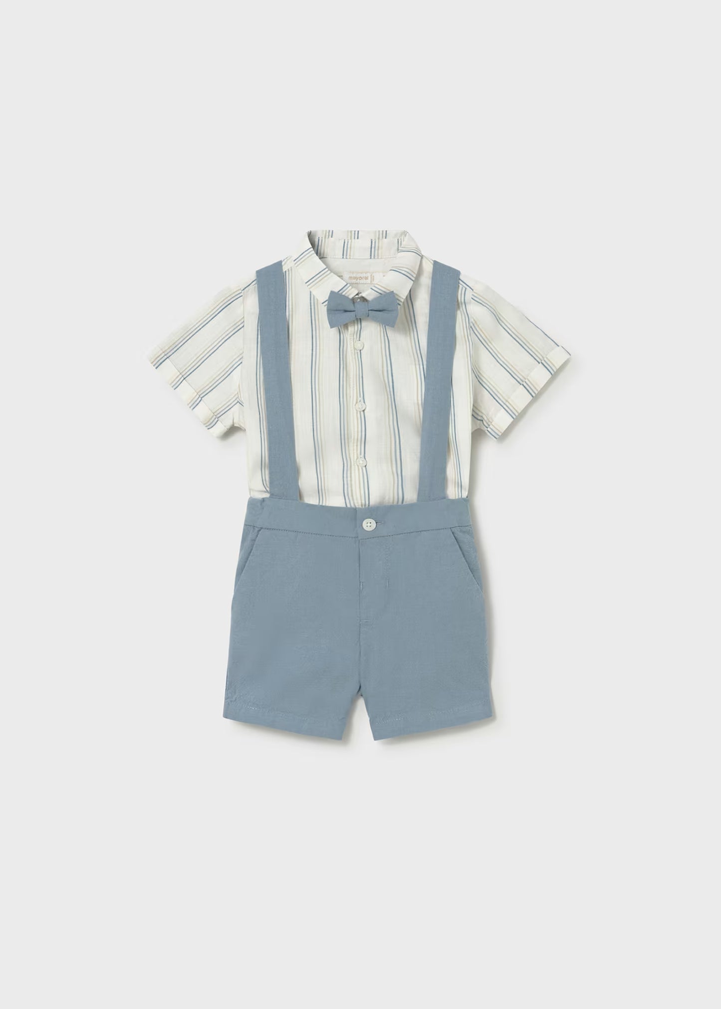 Conjunto short y camisa formal con corbatin