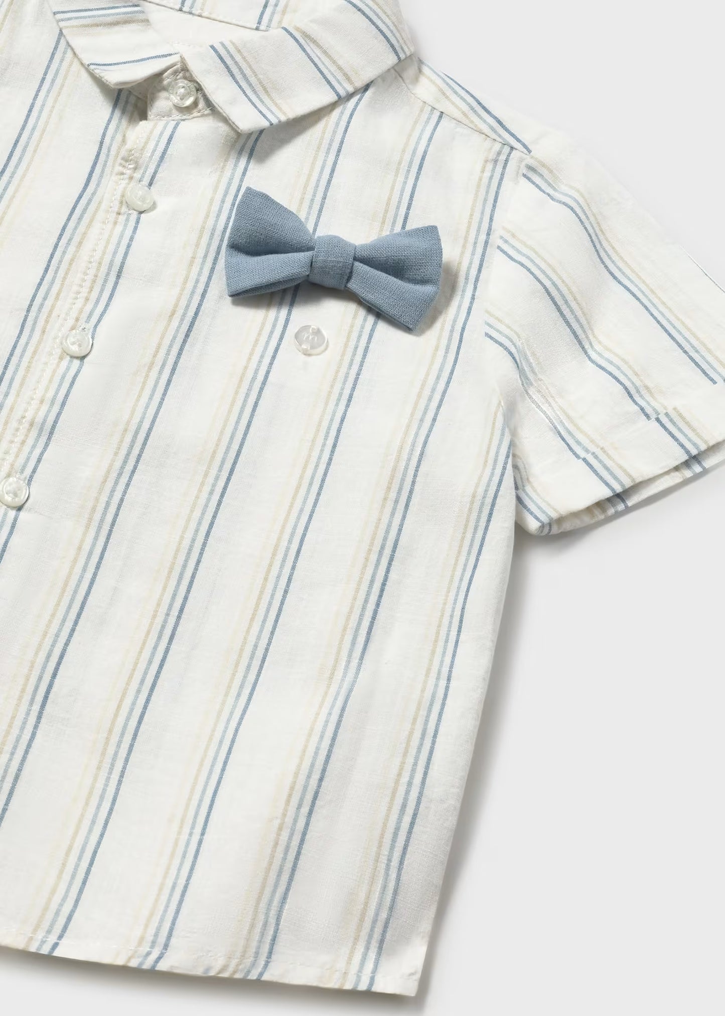 Conjunto short y camisa formal con corbatin